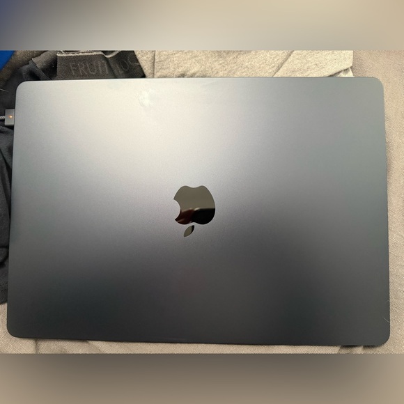 Apple MacBook Pro - 15 inch jet black bundle - Picture 1 of 7